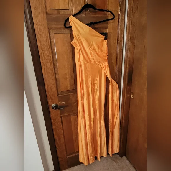 Golden Elegant One Shoulder Sleeveless Maxi Dress - Picture 5 of 6